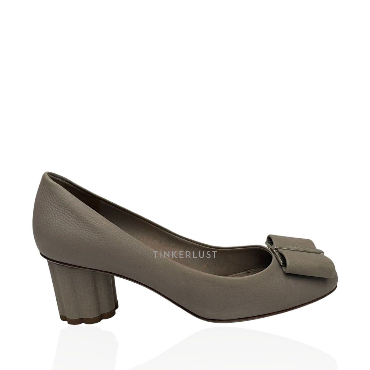 Salvatore Ferragamo｜PUMPS(HEELS) (01M832 0702227 #C) New Vara plate low heel pump - Women | Ferragamo